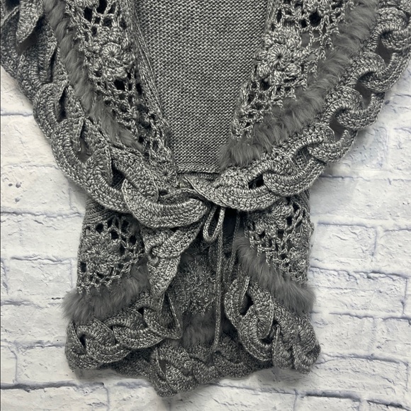 Sioni Charcoal Knit/wool Women's sleeveless Cardigan - Picture 3 of 8